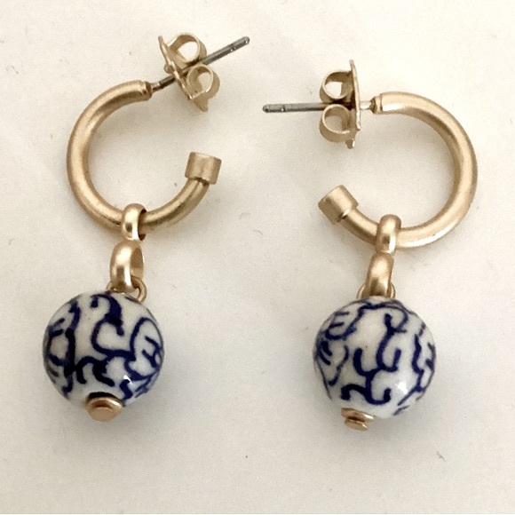 Patricia Nash Brushed Gold Hoop Drop Earrings Blue And White Floral Glass Bead - Picture 2 of 12